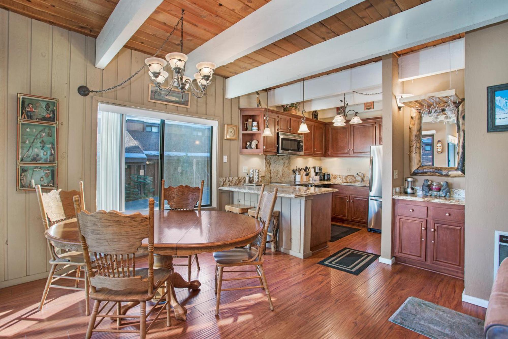 Val D'Isere At The Village By 101 Great Escapes Mammoth Lakes Room photo